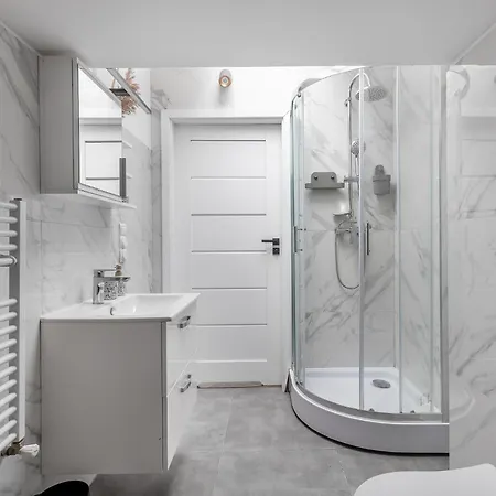 Apartment Close-central - Great Location- Praga Polnoc - 18 People -marcinkowskiego Warsaw