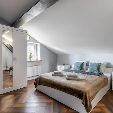 Apartment Close-central - Great Location- Praga Polnoc - 18 People -marcinkowskiego Warsaw
